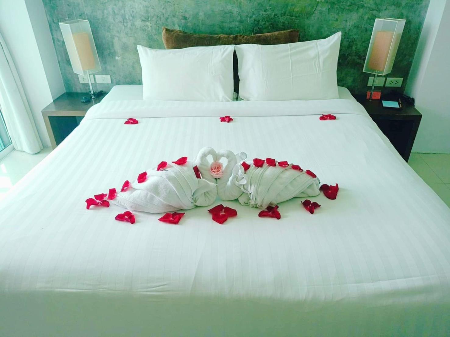 The Album Hotel Patong Exterior foto